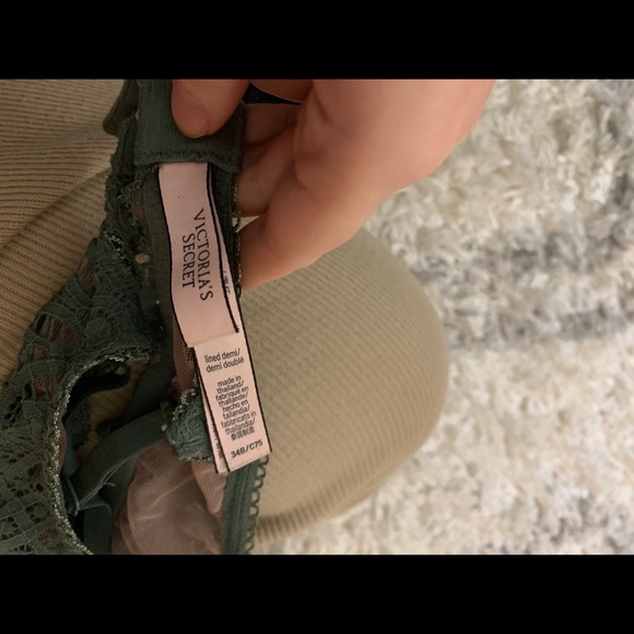 Victoria’s Secret green bra with lace detailing - Picture 4 of 4
